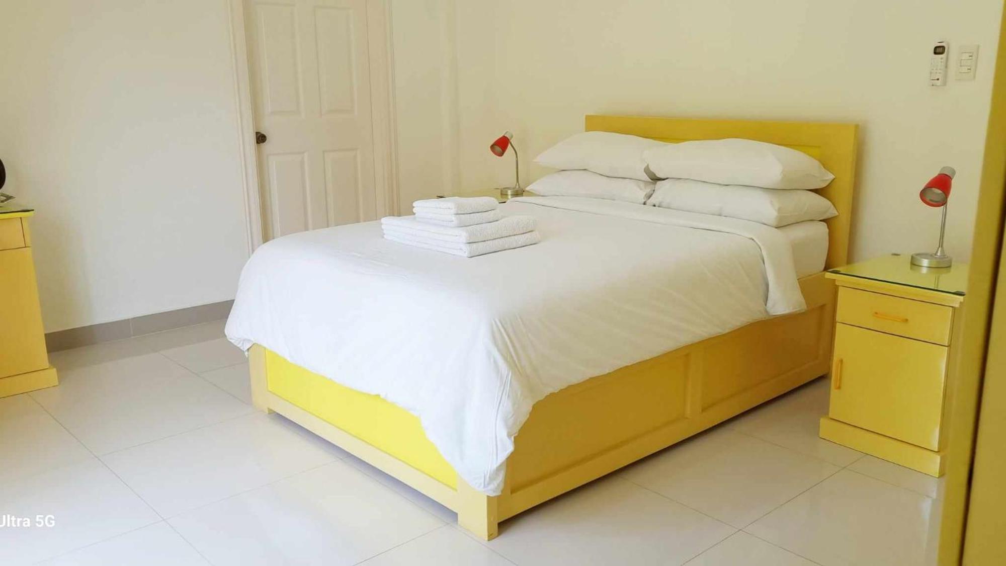 Bohol White House Bed & Breakfast Lila Exterior foto